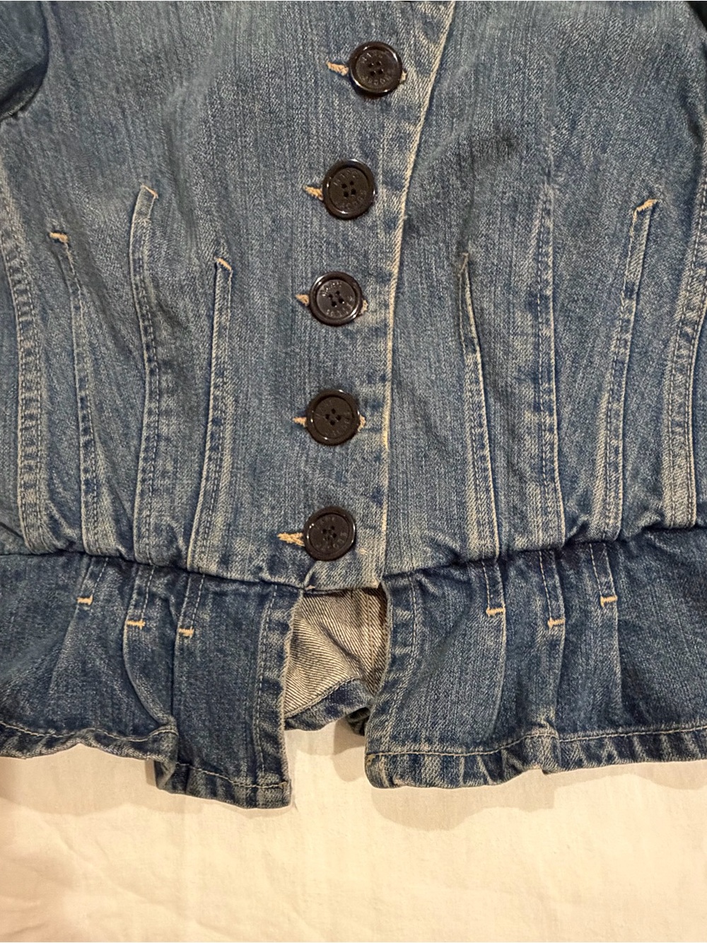 Original Marc Jacobs Denim peplum Jean jacket from the early 2000’s. - Picture 4 of 6